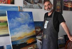 Tablolarının geliriyle hasta çocuklara destek oluyor