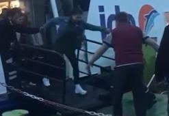 Fırtınada Güzelyalı iskelesine yanaşamayan deniz otobüsü, yolcularını Mudanya'ya indirdi