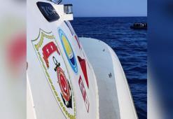 Motor arızası yapan botla sürüklenen 56 kaçak göçmen kurtarıldı