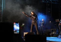 Sertab Erener, 19 Mayıs etkinlikleri kapsamında Kartal'da sahne aldı