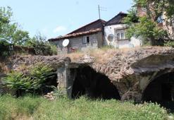 Üstüne yapılan gecekondu, tarihi sarnıcı tehdit ediyor