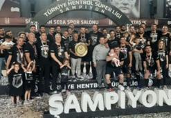 Hentbol Erkekler Süper Ligi şampiyonu Beşiktaş kupasını aldı