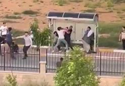 Sürücülerin yol verme kavgasını polis havaya ateş açarak sonlandırdı