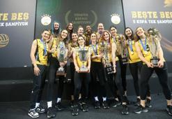 Sezonu 5 kupa ile kapatan VakıfBank, basınla buluştu