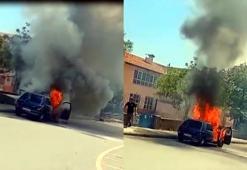 Yanan araç yokuşta kaydı, alevler otomobile ve ağaca sıçradı