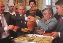 AK Parti'li Yağcı, Bilecik'in fetih yıl dönümü için pilav dağıttı