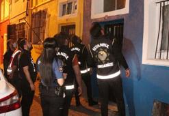 İstanbul’da şafak operasyonu; Oğlunun arandığını duyan kadın, ‘Cezaevine girse de kurtulsak’ diye yakındı