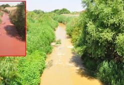 Nif Çayı, kamyondan dökülen atıklar nedeniyle kırmızı akmış