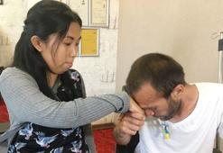 Kendisini böbreğiyle hayata bağlayan Japon eşinin ellerini öptü