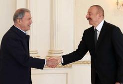 Bakan Akar ve beraberindeki TSK komuta kademesi Aliyev ile görüştü