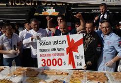 15 metre 60 santimlik böreği yiyerek 3 bin liranın sahibi oldu