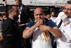 15 metre 60 santimlik böreği yiyerek 3 bin liranın sahibi oldu