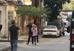 Gözaltına alınmamak için başına silah dayayıp kız arkadaşını rehin aldı, vurularak yakalandı
