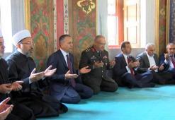 Fatih Sultan Mehmet türbesinde anma