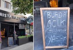 'Açık giyinmek yasaktır’ yazısı bulunan kafeye şortla giren genç kız kovuldu