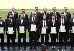 Beşiktaş'ta Ahmet Nur Çebi ve yönetim kurulu üyeleri mazbatalarını aldı