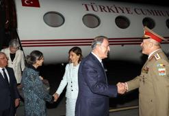 Bakan Akar, resmi temaslarda bulunmak üzere Romanya'ya gitti