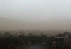 Aydın'da yağmurla birlikte gökyüzünü toz bulutu kapladı