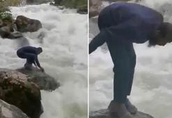 Dereye düşüp akıntıda kaybolduğu anlar kamerada