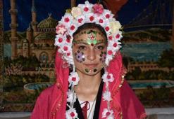 Edirne'de Pomakların ilginç düğün geleneği, gelinin yüzünün tamamı  pulla süslendi