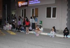 Deprem nedeniyle geceyi dışarıda geçirenler günün ilk ışıklarıyla evlerine döndü