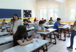 LGS'de ilk oturum; öğrenciler sınavda aileler dışarda ter döktü