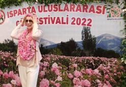 Seda Sayan, Uluslararası Gül Festivali'nde konser verdi