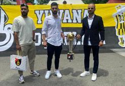 Süper Lig'e yükselen İstanbulspor, İstanbul Erkek Lisesi'nde öğrencilerle bir araya geldi