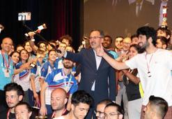 Bakan Kasapoğlu’ndan Anadolu Üniversitesi ve Eskişehirspor’a tesis sözü