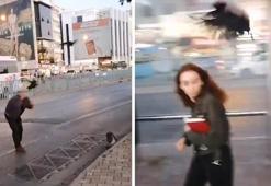 Kadıköy'de kargalar kaldırımdakilere zor anlar yaşattı
