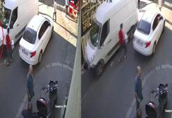 Fatih'te kaldırımdaki kadını minibüs ezdi