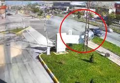 4 kişinin yaralandığı kaza güvenlik kamerasında