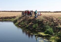 Balık tutmak için girdiği gölette boğuldu