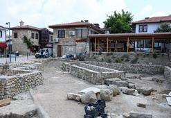 Yıkılan kaçak yapıların altından tarih çıktı