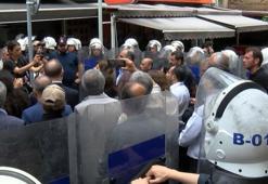 Kadıköy'de izinsiz yürüyüşe polis müdahalesi: 70 gözaltı