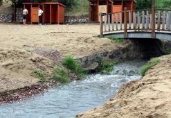 Kömür tozları yağmurla dereye aktı, İzmit Körfezi karardı