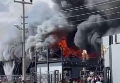 Diyarbakır'da kozmetik firması imalathanesinde yangın