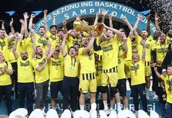 Fenerbahçe Beko şampiyonluk kupasını aldı