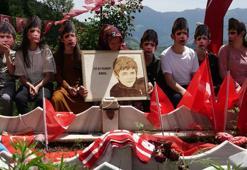 Şehit Eren Bülbül maskeli ziyaret, annesini duygulandırdı