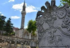 Prof.Dr. Beksaç: Osmanlı'dan kalma mezar taşları yok olma riski taşıyor