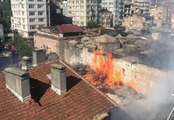 Fatih'te Kaçakçılık Şube Müdürlüğü'ne ait depoda yangın