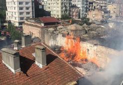 Fatih'te emniyete ait depoda çıkan yangın güvenlik kamerasında