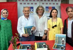 Ressam Devrim Erbil fırçasını kaleme döktüğü kitabını Bodrum'da çocuklar için imzaladı