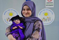 Yaşam savaşını kazanan 390 gramlık 'Mucize' bebek alkışlarla taburcu oldu