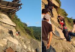 Kayalıklarda mahsur kalan dayı - yeğen, halatla indirildi