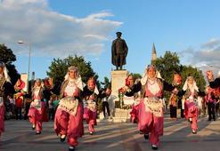Edirne'de Uluslararası Halk Dansları Festivali, renkli görüntülerle başladı