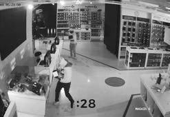 Ümraniye’de 3 dakikada 3 milyonluk hırsızlık kamerada