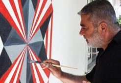 Ev ve iş yerlerinin duvarlarını tuval gibi kullanıyor