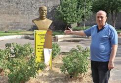 Ahmed Arif'in büstünde şiirinin yazılı olduğu baskıya zarar verildi