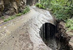 Karabük'te dereler taştı, yol ve köprüler hasar gördü
